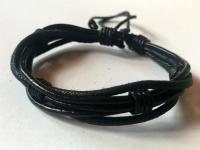 Bőr karkötő több szálas (fekete)