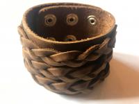 Vastag bőr karkötő 3 fonással (barna)